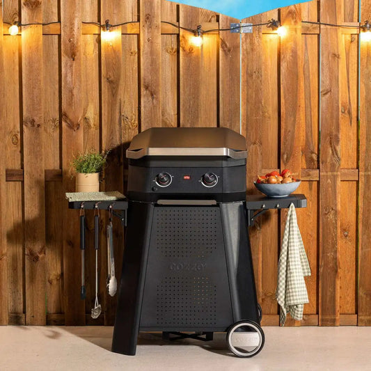 Cozze cart 500-series black and stainless steel gas grill with side shelves wheels and front control knobs