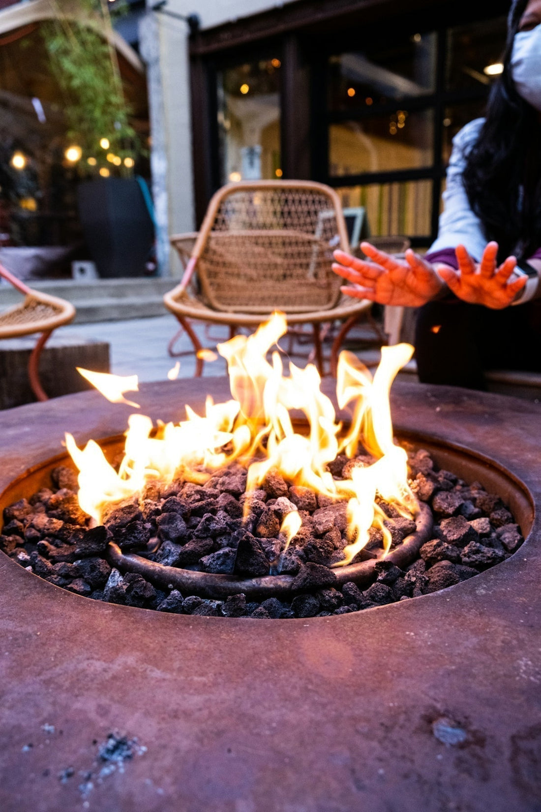 10 Ways to Transform Your Garden with a Fire Pit - GardenHearth