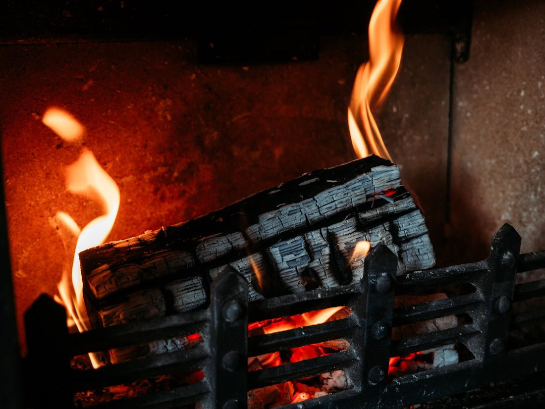 Choosing the Right Fuel for Your Fire Pit: Wood vs Gas - GardenHearth