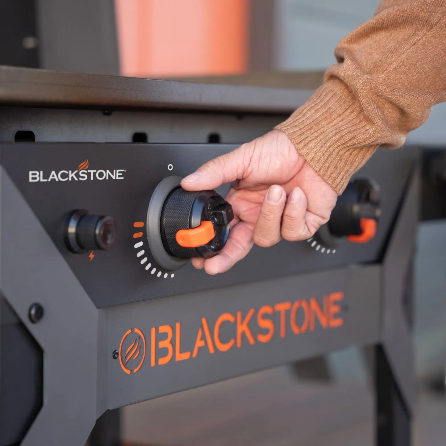 Blackstone Iron Forged 28" Griddle with Hood | 257‑2311DK