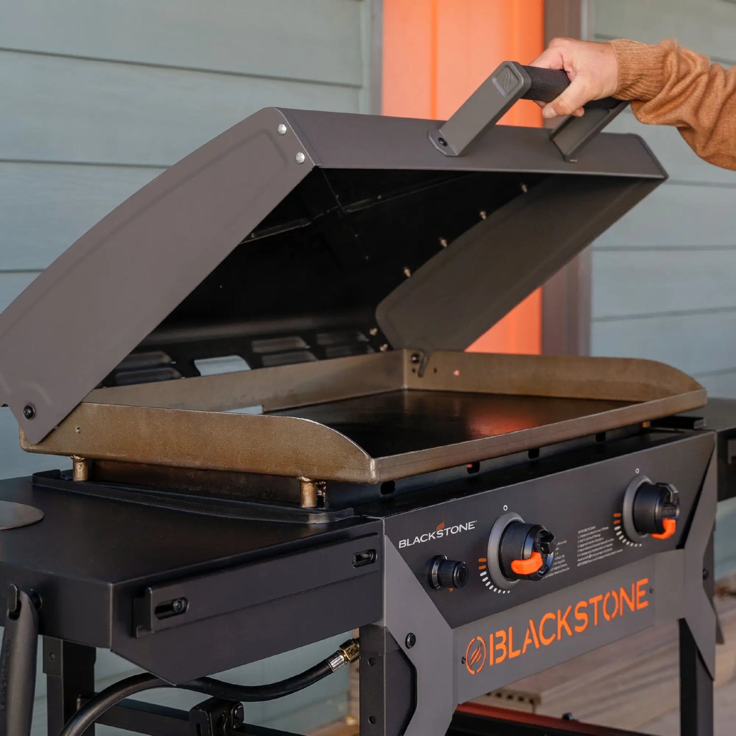 Blackstone Iron Forged 28" Griddle with Hood | 257‑2311DK