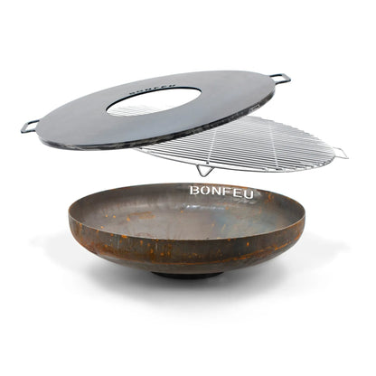 Rusty corten steel bonfeu bonbowl fire bowl with black lid and wire grill designed as an outdoor fire pit