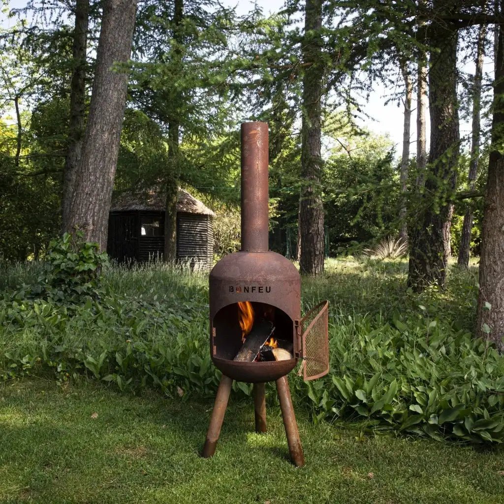 Rusty brown corten steel bonfeu bonsolo outdoor chiminea with tall chimney and three wooden legs engraved banfeu