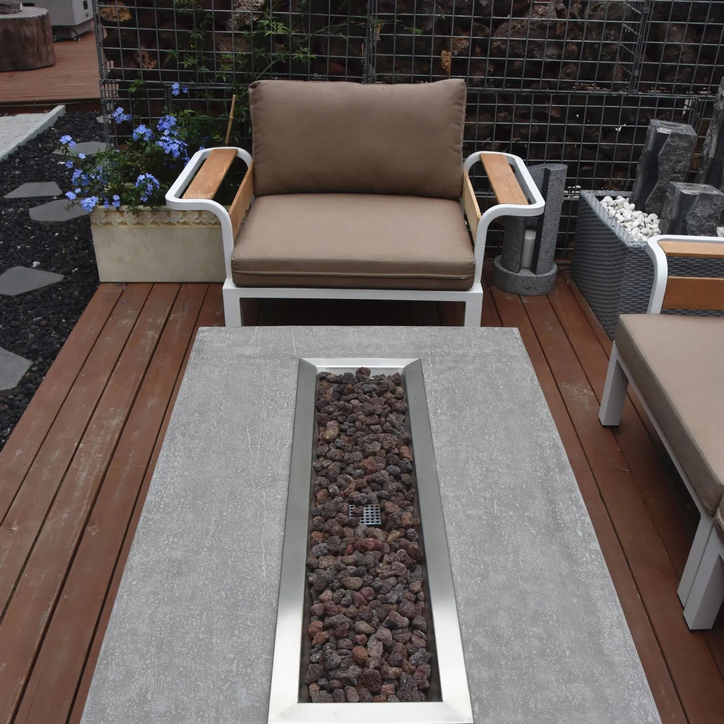 Elementi Hampton fire table with sleek silver metal frame and embedded lava rocks for outdoor use 13.2 kW