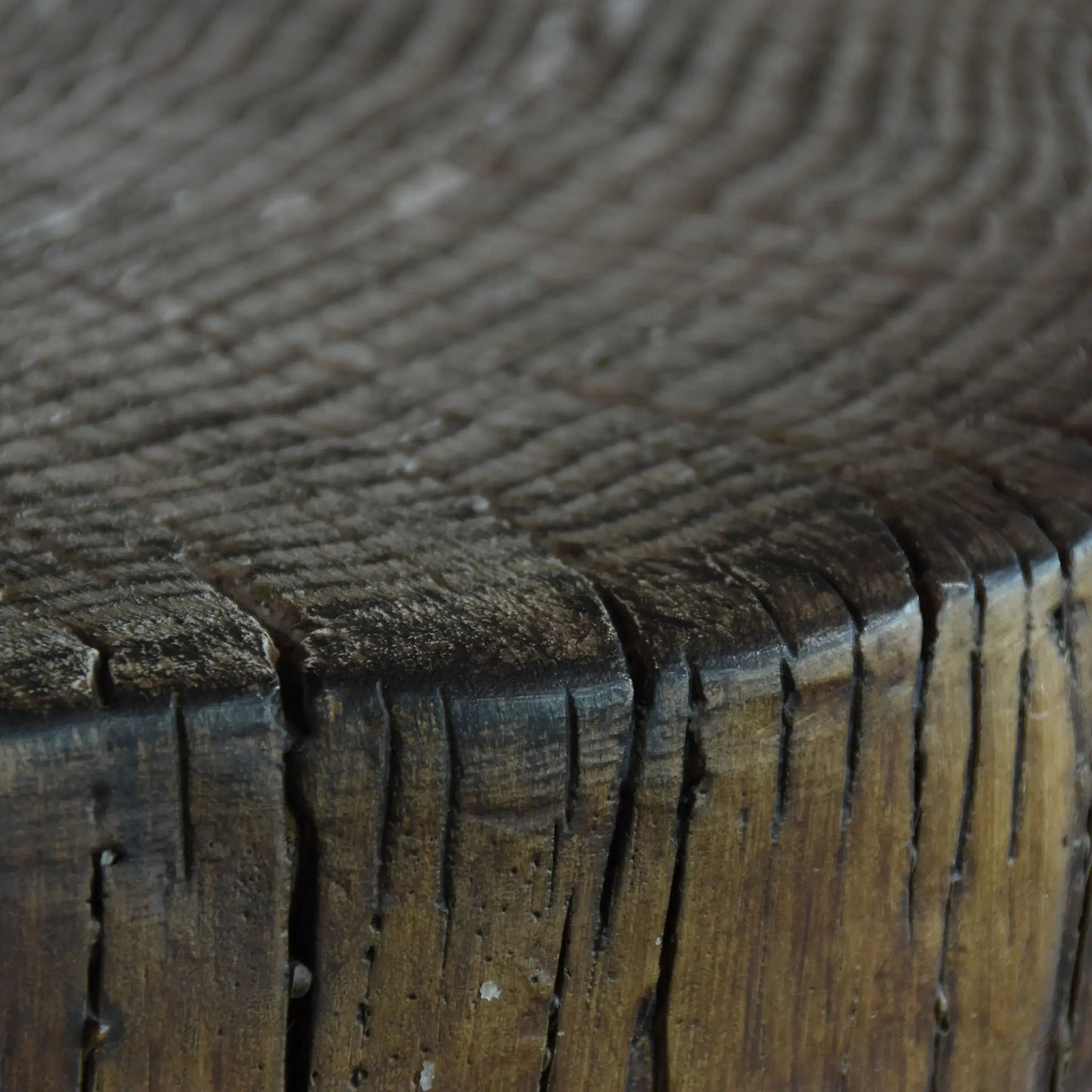 Weathered wooden stump with visible grain and darkened cracked edges featured in elementi manchester fire table 13.2 kw