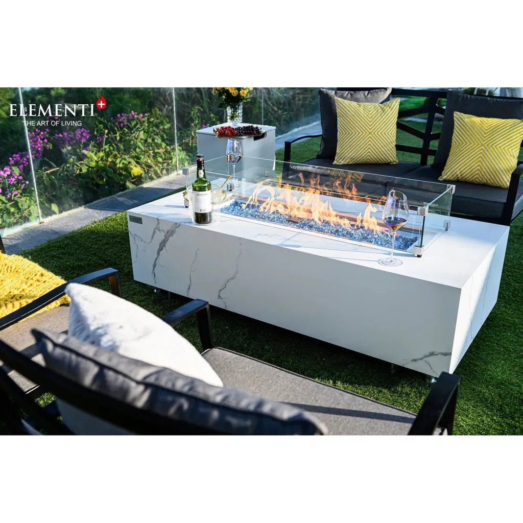 White marble-effect fire pit table elementi plus carrara with glass enclosure and blue flameless fuel beads 16 kW