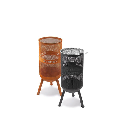 Two cylindrical bonfeu bonves 34 fire pits in rusted metal with wooden legs and black perforated metal with tripod stands outdoors
