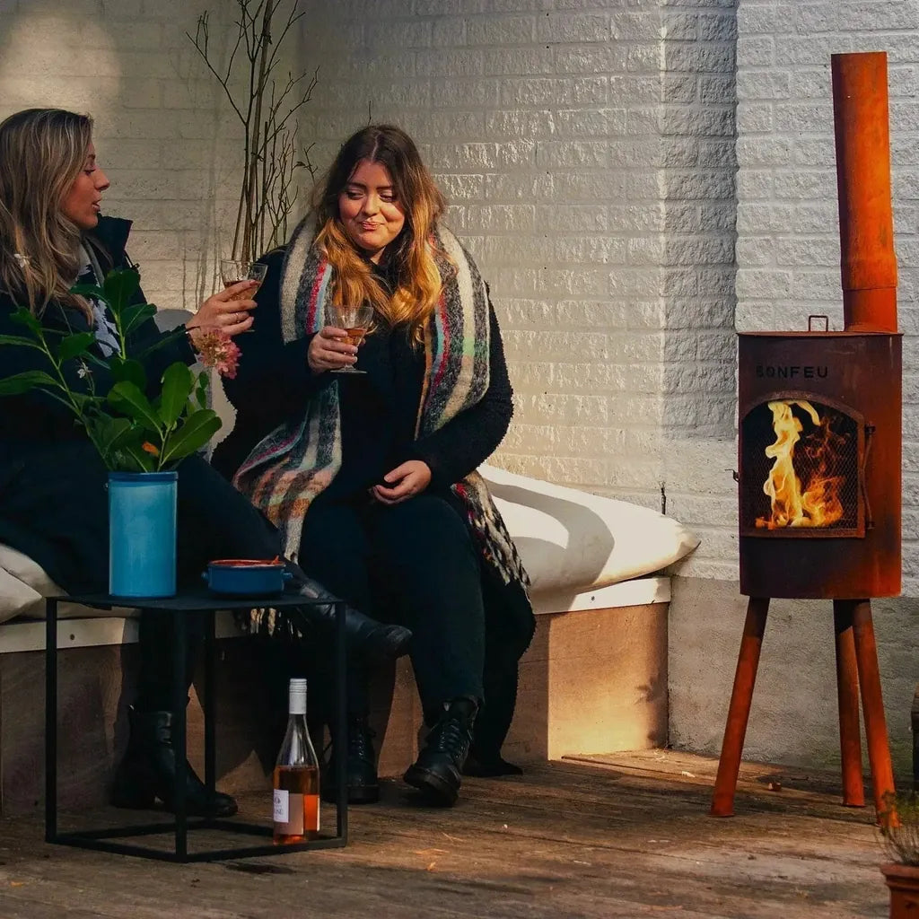 Bonfeu bongiano sp outdoor fireplace in black and corten steel with rust-colored tall chimney and visible flame inside