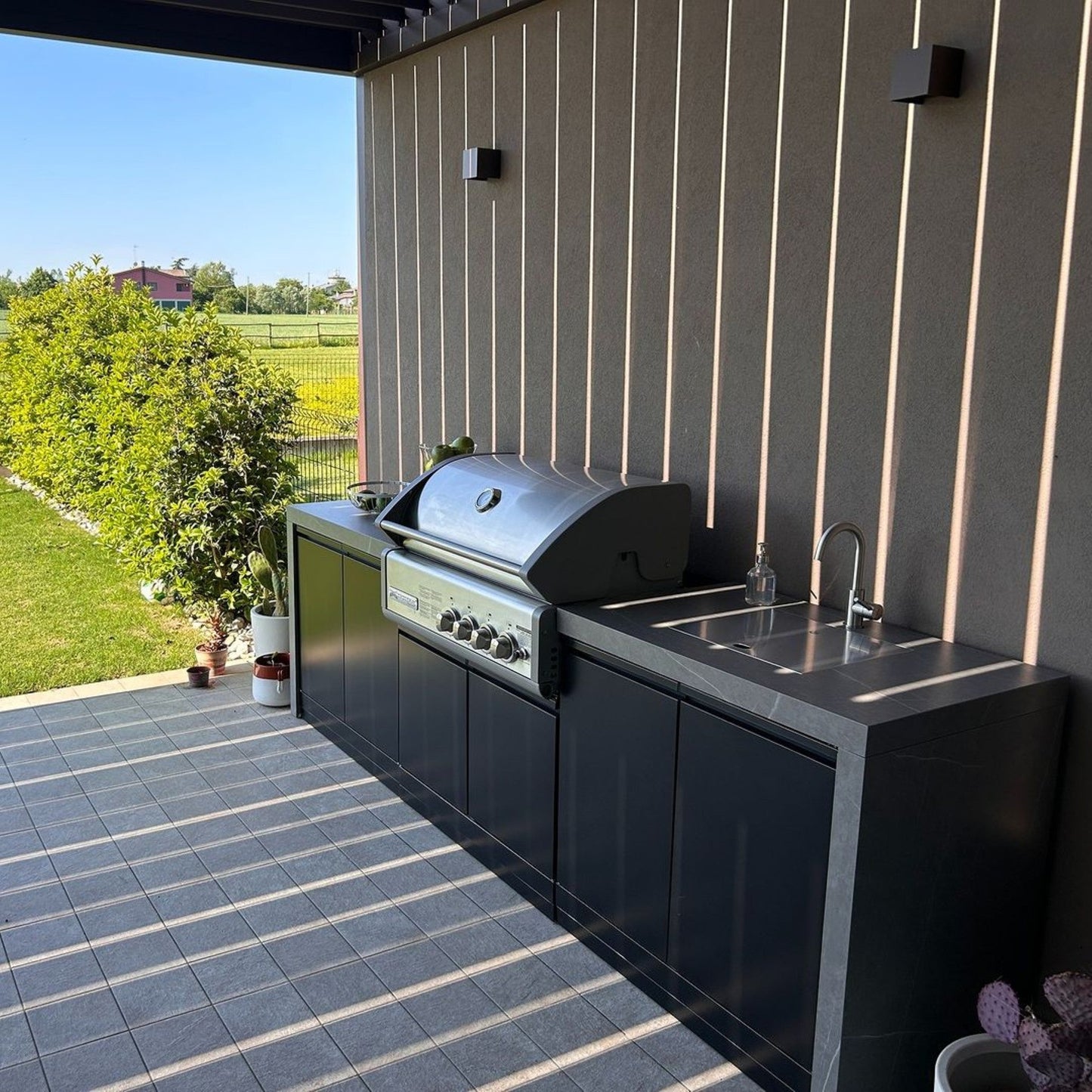 GrandPro 215 Crossray Grill 4B Outdoor Kitchen with Fridge and Sink | G215TC43FS - Outdoor Kitchens - G215TC43FS - GardenHearth