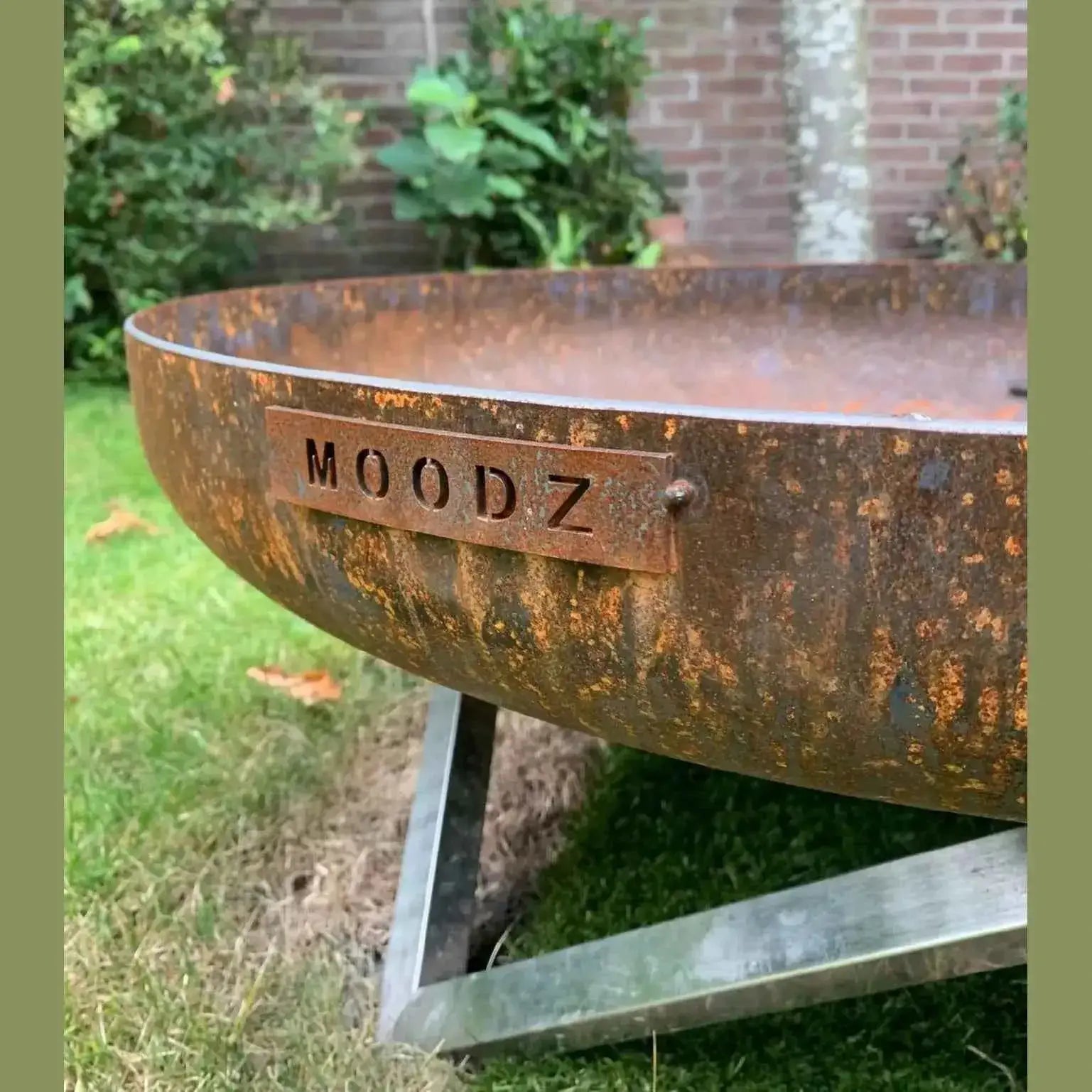 Rusty steel moodz classic fire bowl made of corten steel with engraved plaque in sizes 60 to 150 cm